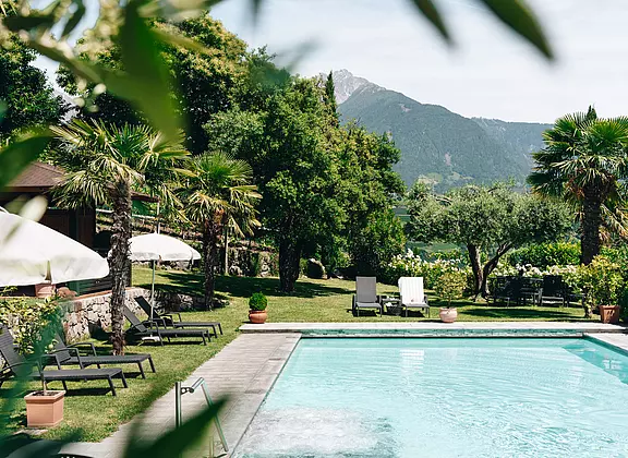 Gartenanlage und Pool
