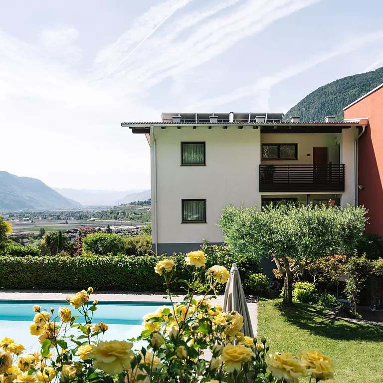 Ferienwohnungen mit Pool in Algund bei Meran